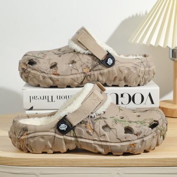 Camouflage slip-on outdoor shoes with fleece lining and adjustable strap, rugged sole for outdoor activities.