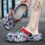 grey-red-pattern-men-casual-clogs-comfort-slip-on-sandals-for-daily-wear
