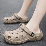 brown-forest-print-men-clogs-lightweight-comfortable-outdoor-slippers